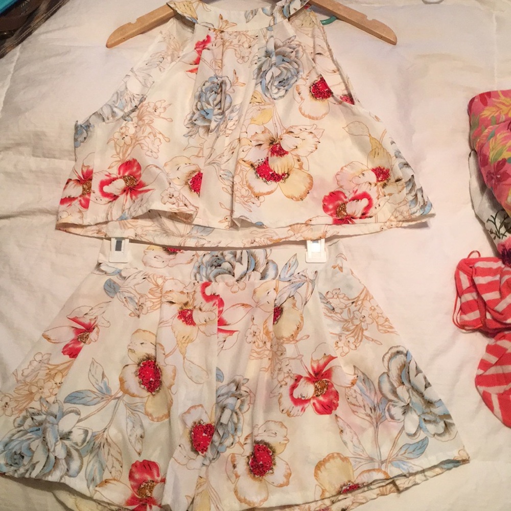 Crop halter and matching high waisted short set.